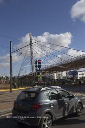 Image du Maroc Professionnelle de  Le Tram passe sous le pont à haubans au carrefour Sidi Maârouf, Vendredi 18 Avril 2019. Après 4 années de travaux, le trafic routier sera bientôt fluidifié dans cette artère de la métropole où la circulation était le calvaire quotidien des utilisateurs. (Photo / Abdeljalil Bounhar)